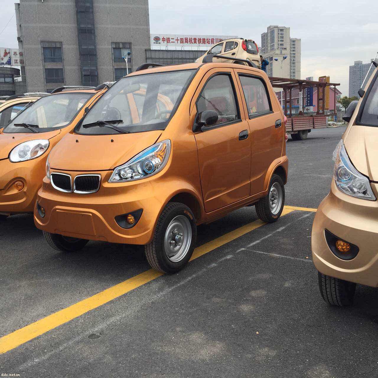 新款五開門鐵殼電動四輪車